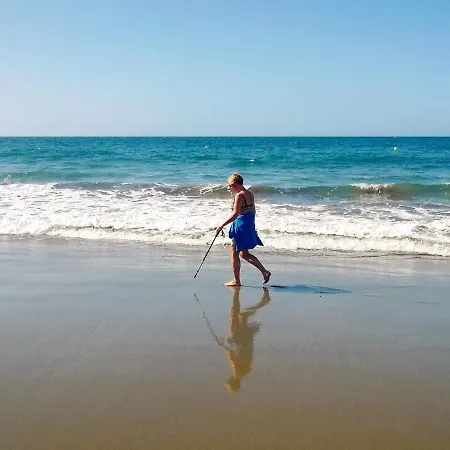 6 Person In Sandhornoy-by Traum