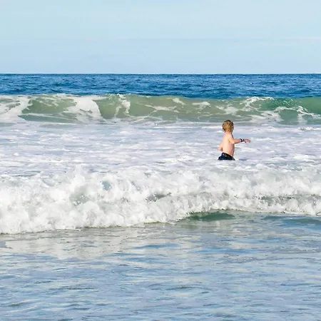 6 Person In Sandhornoy-by Traum *