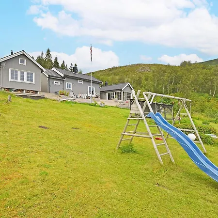 6 Person In Sandhornoy-by Traum *