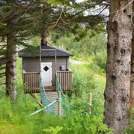 6 Person In Sandhornoy-by Traum Rossnes