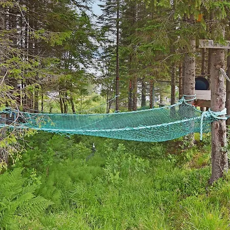 6 Person In Sandhornoy-by Traum Rossnes