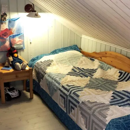 Sandhornoy Ii Holiday home Rossnes