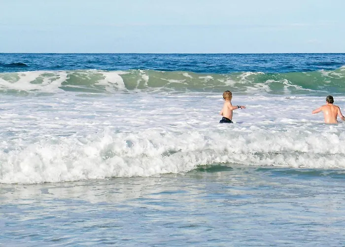 6 Person In Sandhornoy-by Traum *