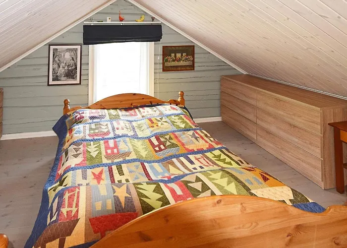 6 Person In Sandhornoy-by Traum * Rossnes