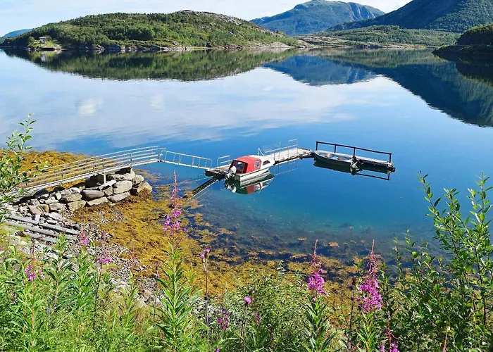 6 Person In Sandhornoy-by Traum *